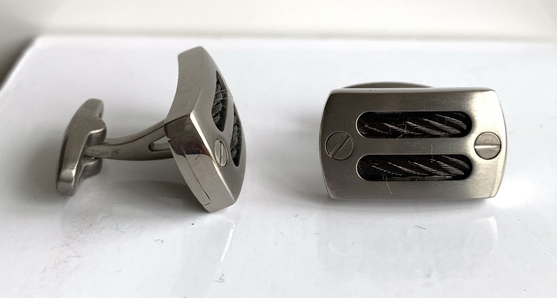 Cushion shaped solid titanium cufflinks with screw effect