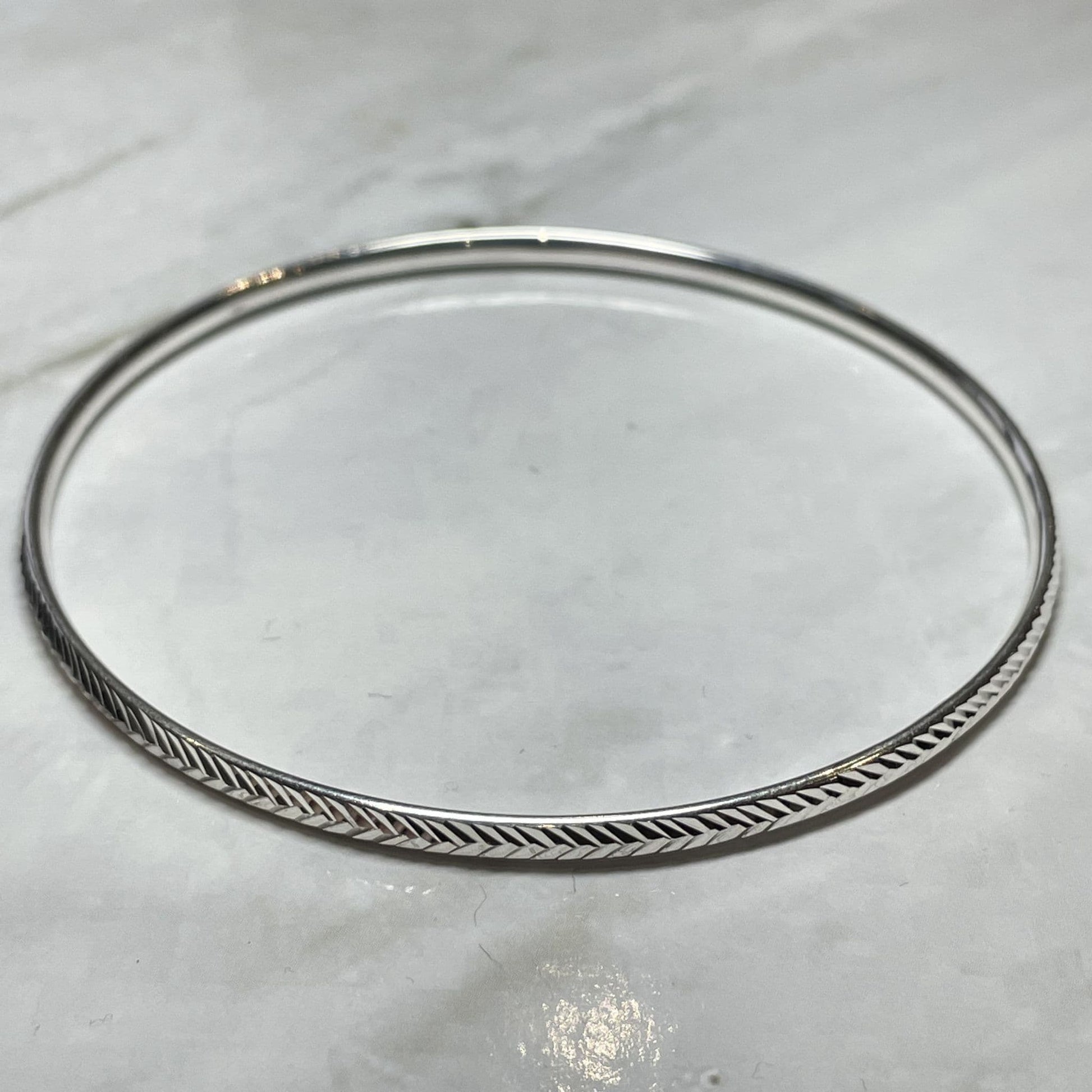 Diamond dut 2 mm sterling silver round slave bangle