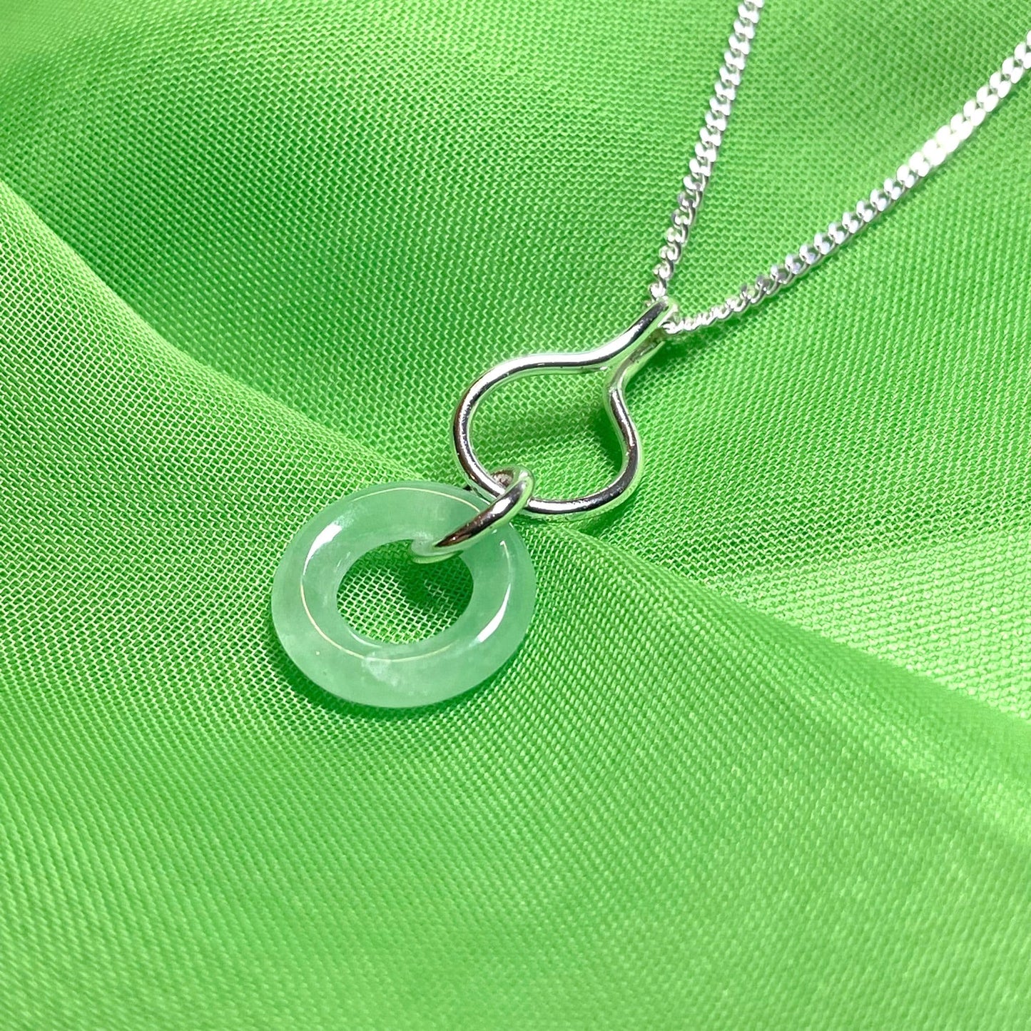 Green Jade Silver Round Necklace