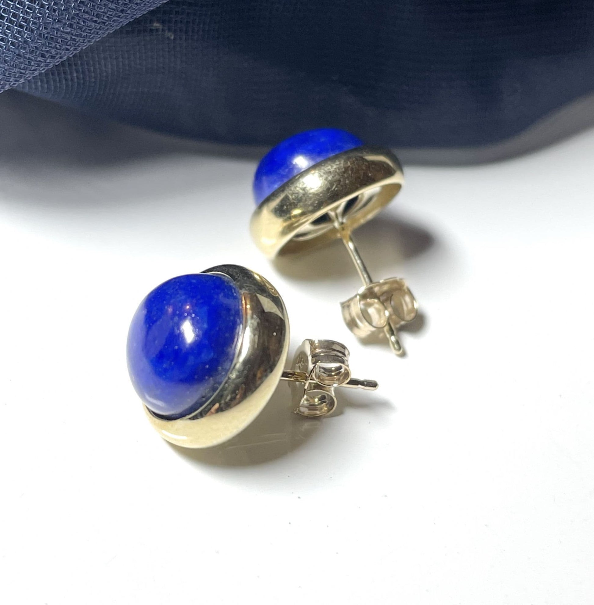 Large round blue lapis lazuli yellow gold stud earrings