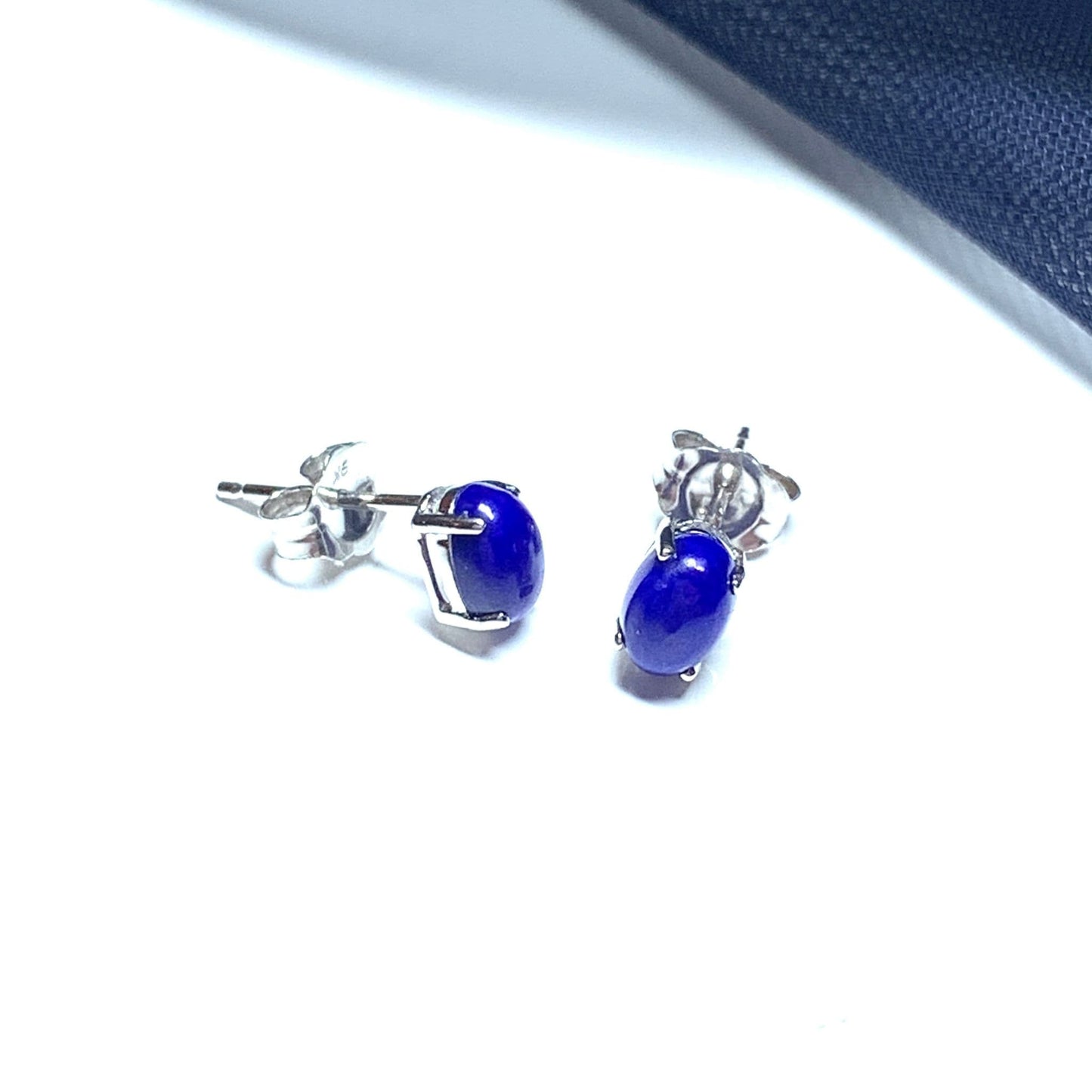 Oval blue lapis lazuli white gold earrings