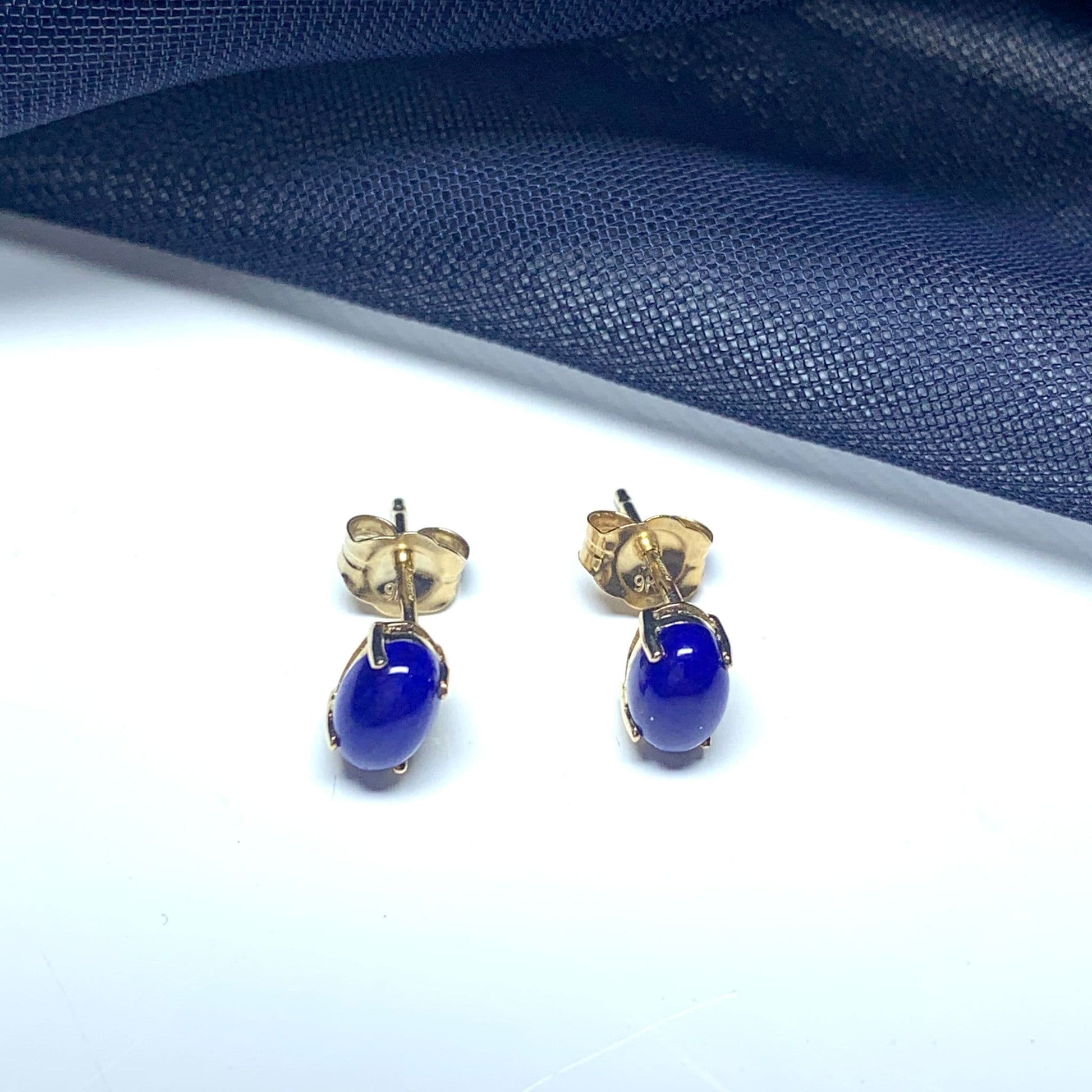 Oval blue lapis lazuli yellow gold earrings