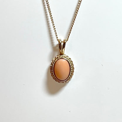 Oval coral yellow gold necklace