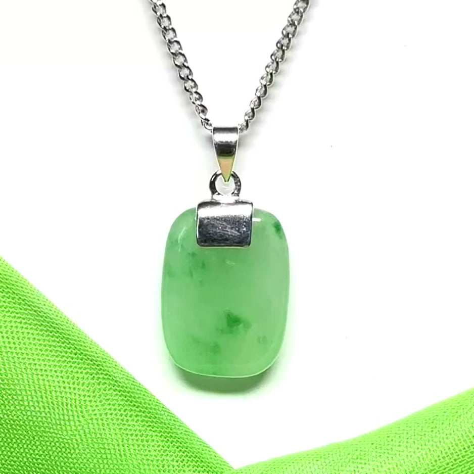 Real green jade necklace cushion shape stone sterling silver chain included losange shape pendant