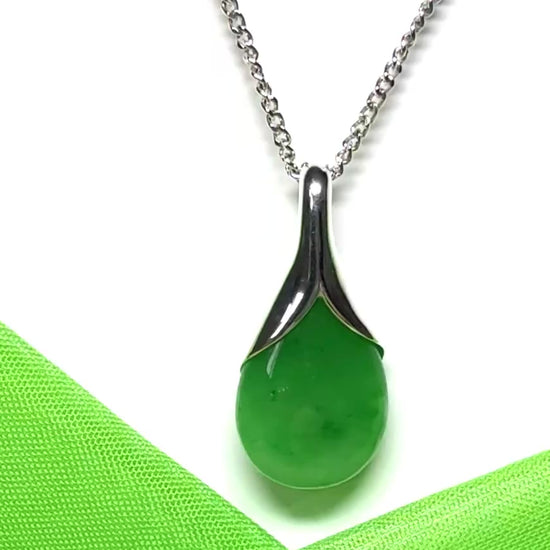 Real green jade pear shape or teardrop necklace pendant stunning and beautiful