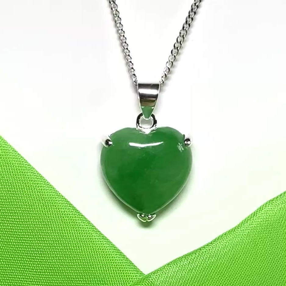 SilverJadeNecklaceHeartShaped
