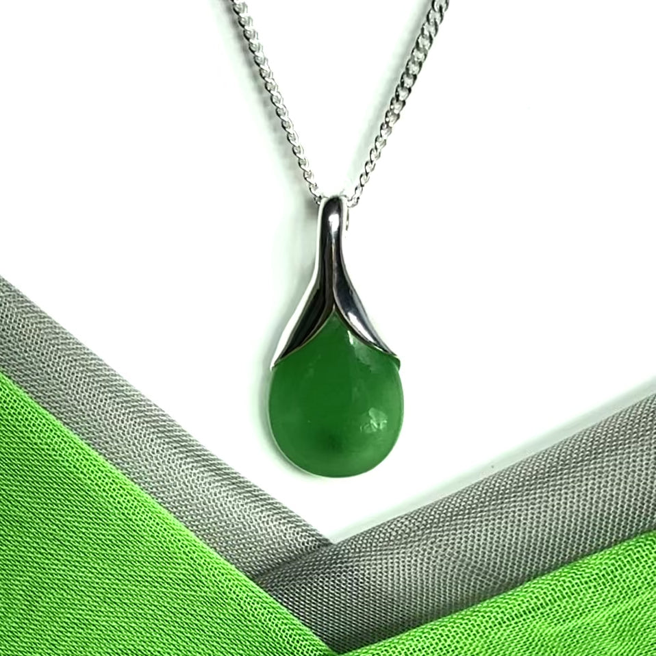 Real green jade tear drop sterling silver pear teardrop shape pendant with chain