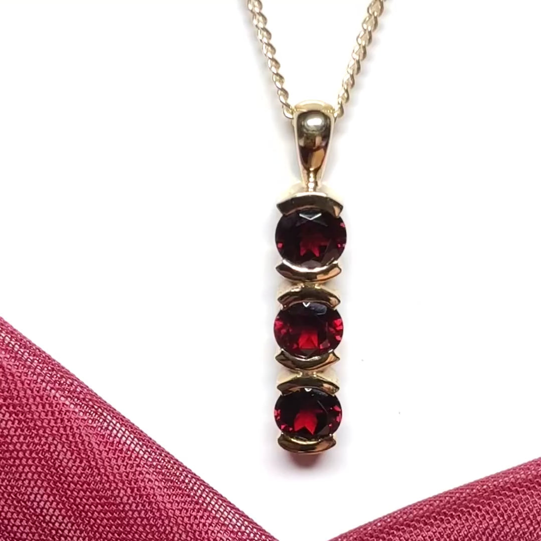 Round triple trilogy red real garnet necklace three stone pendant yellow gold