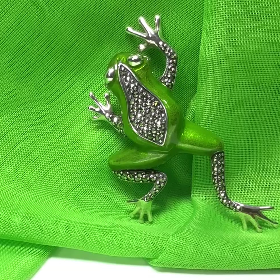 Green enamelled frog brooch sterling silver marcasite