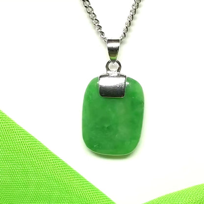 Real green jade necklace cushion shape stone sterling silver losange shape pendant including a curb chain