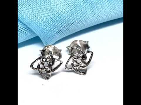 Gift box included

Free delivery available

Sterling Silver Celtic Square Stud Earrings

A stunning pair&nbsp;of Celtic square stud&nbsp;earrings with butterfly fittings.

Can be given as a perfect gift for an anniversary present, a birthday present or even a treat for yourself

These gorgeous stud Celtic earrings come&nbsp;complete with a lovely presentation box and with free delivery to the UK available

Measuring 7 mm in height

Measuring 7 mm in width

Made in shimmering 925 sterling silver