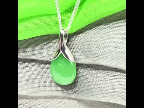 Real green jade pear shaped necklace sterling silver with a chain, simply a gorgeous pendant