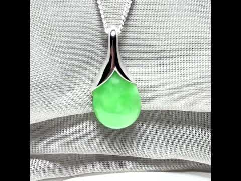 A video of a gorgeous real green jade necklace teardrop with a pear shaped pendant to it