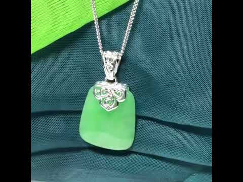 Beautiful & stunning real green jade necklace large cushion shaped, truly gorgeous