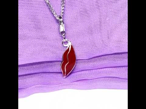 Video of a Lush lips sterling silver necklace