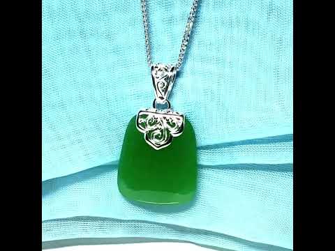 Necklace with a real green jade stone, large necklace cushion shaped, a truly gorgeous designed pendant