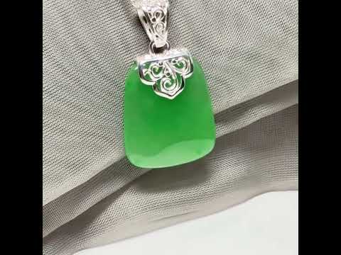 A stunning real jade necklace green sterling silver large cushion shaped, a truly gorgeous pendant