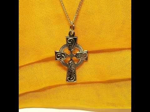 Solid

9 Carat yellow gold

Celtic cross

Height -31 mm

Width - 16 mm

Gift box included

A beautiful solid yellow gold polished Celtic cross necklace pendant

Available with or without a solid yellow gold curb chain

That can be given as the perfect gift for a birthday, a christening gift, an anniversary present or simply a treat for yourself, coming complete with a lovely presentation box and with free delivery to the UK available

Measuring 31 mm in height

Measuring 16 mm in width