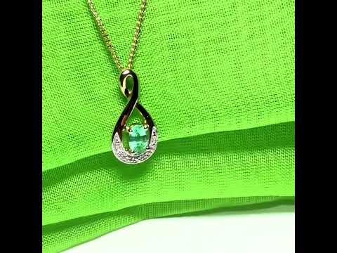 Video of a yellow gold emerald and diamond necklace with chain
