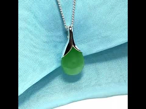 A really gorgeous real green jade pendant in a teardrop or pear shape, a really exquisite designed necklace