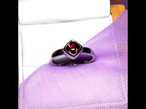 Video of a Real garnet ring white gold