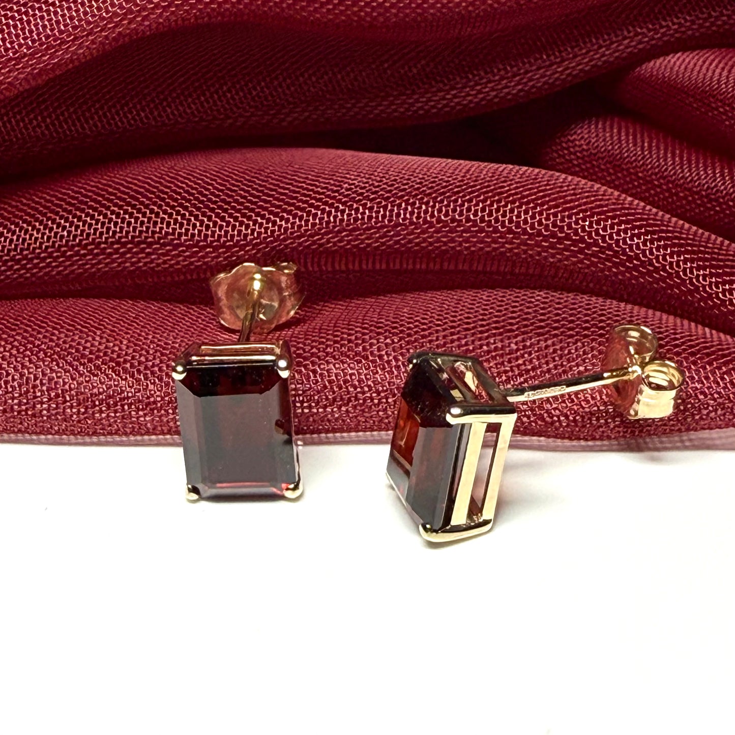 Garnet stud earrings yellow gold square rectangle