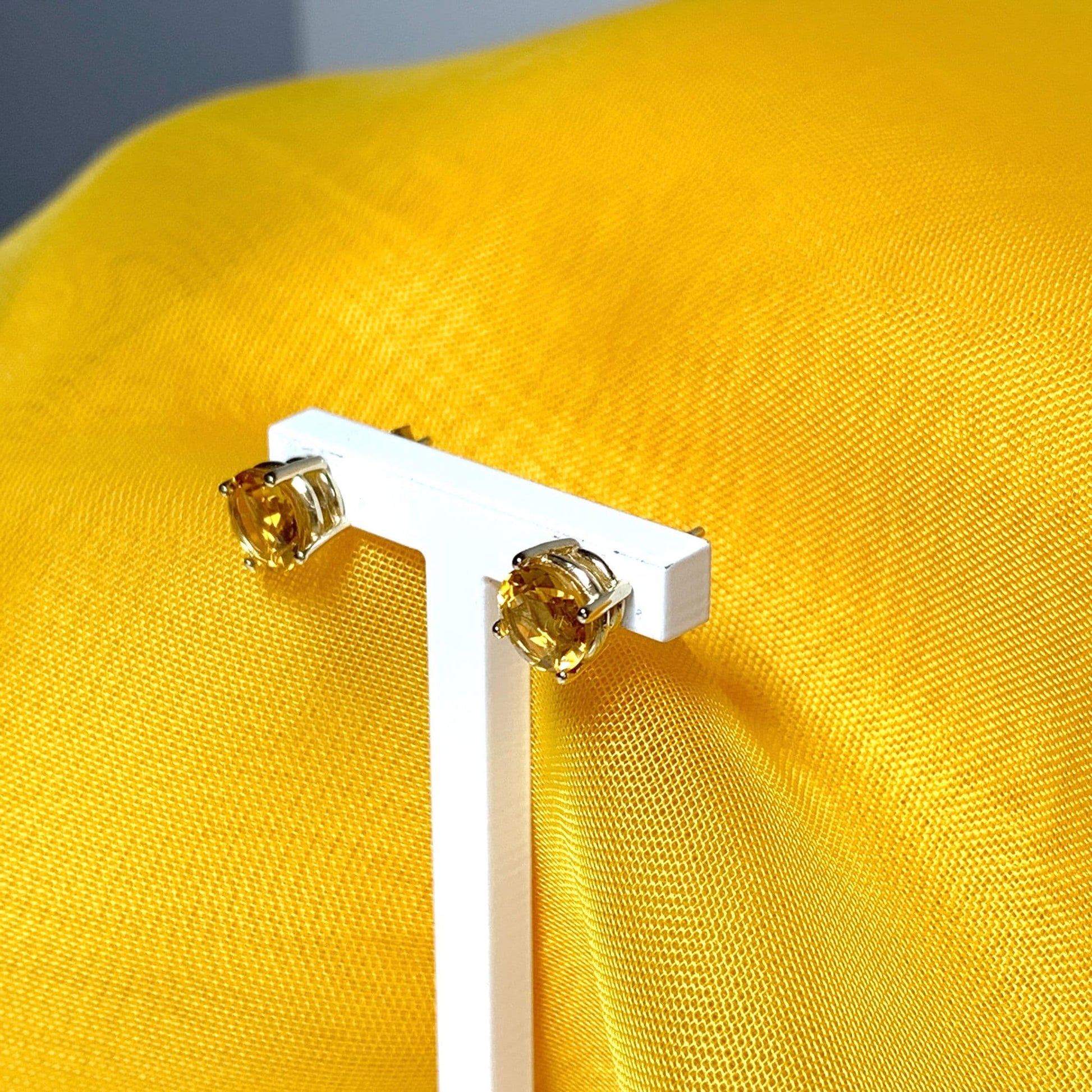 Round dark citrine yellow gold earrings