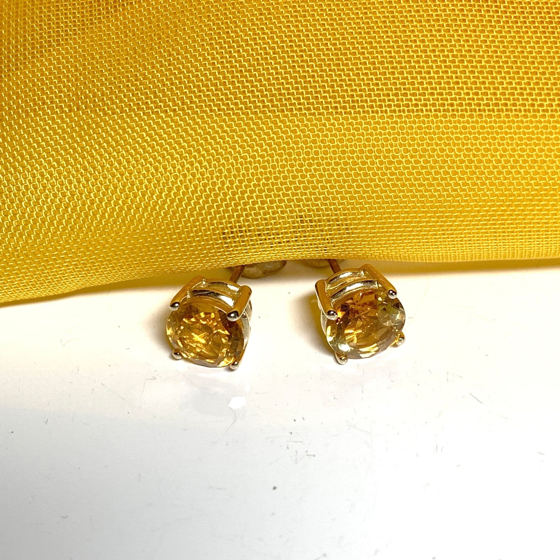 Round dark citrine yellow gold earrings