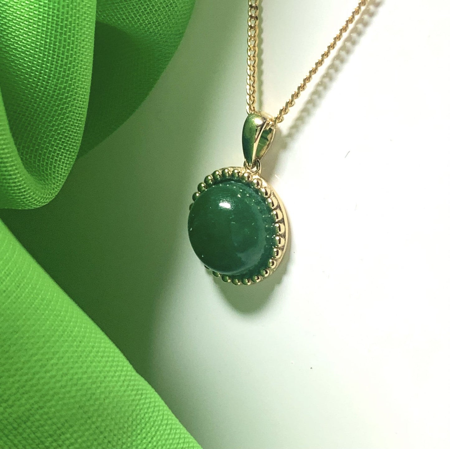 Round Green Jade Patterned Bobbled Necklace Yellow Gold Pendant