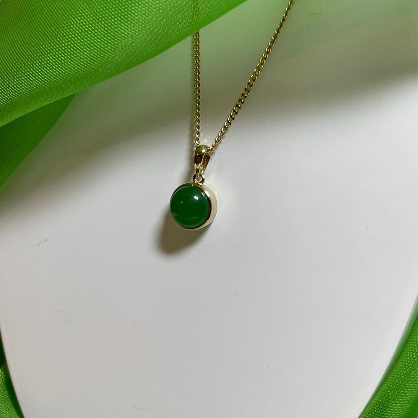 Round Green Jade Yellow Gold Necklace
