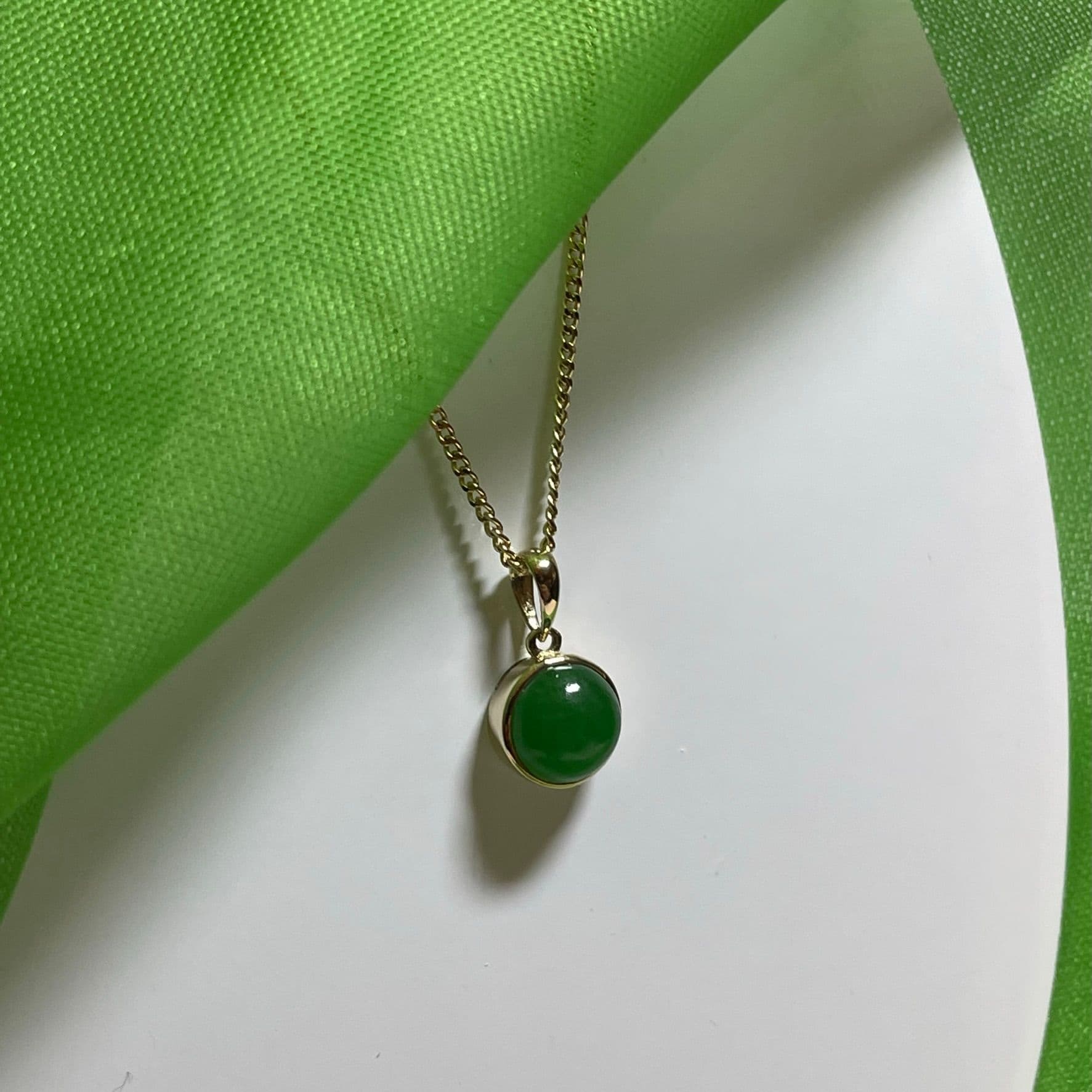 Round Green Jade Yellow Gold Necklace