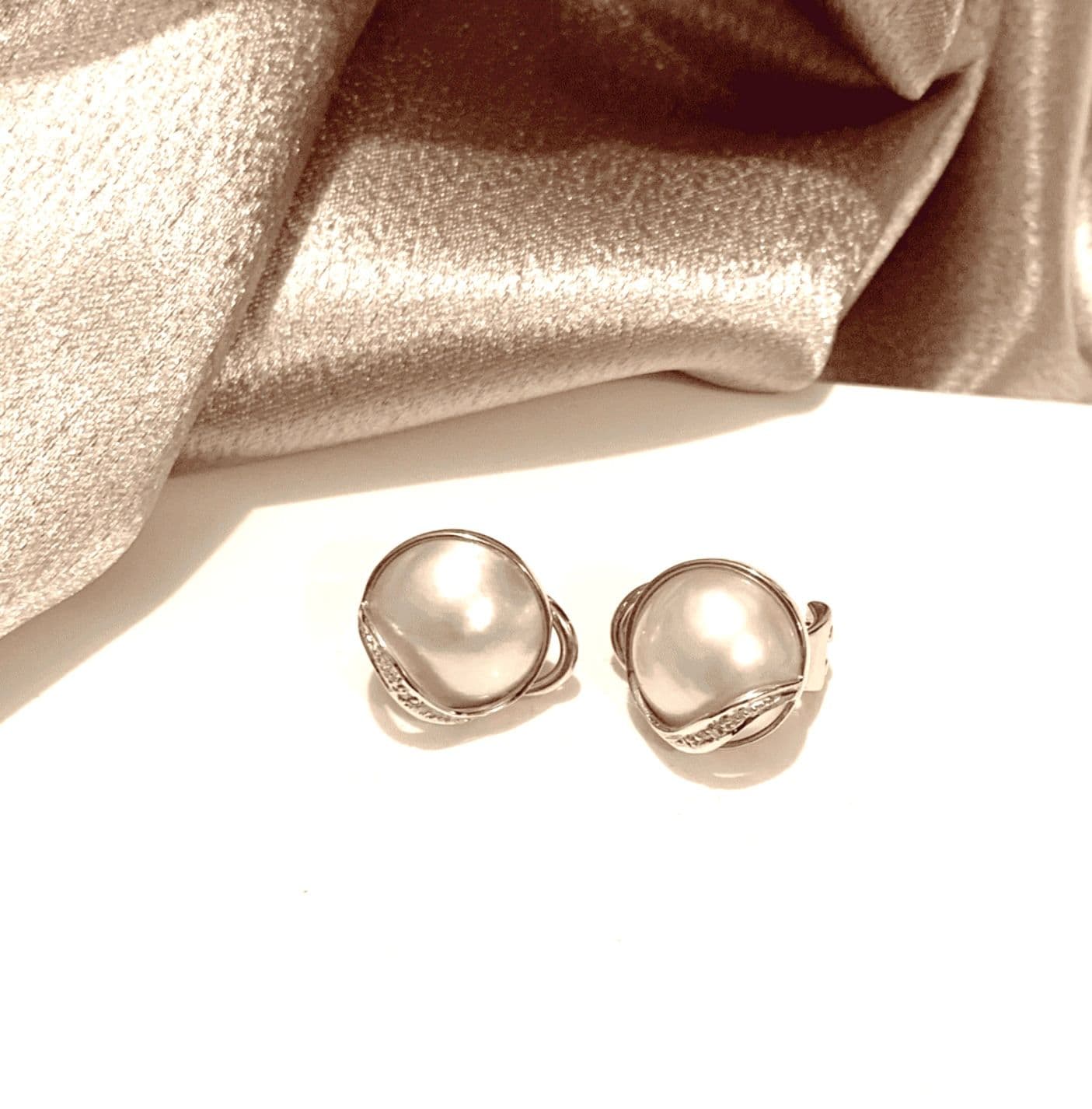 Yellow gold mabe pearl and diamond round clip on stud earrings 14 mm