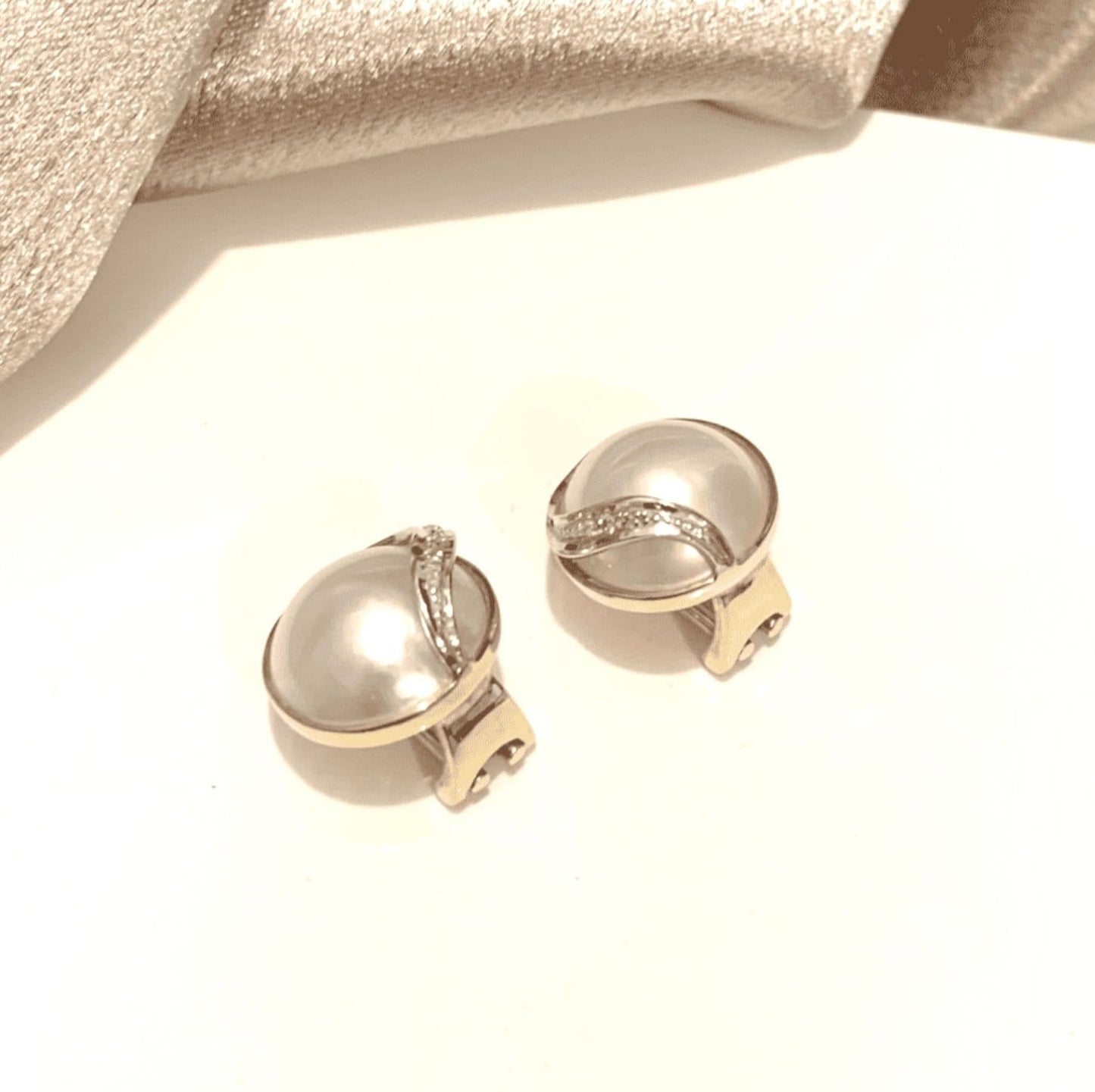 Yellow gold mabe pearl and diamond round clip on stud earrings 14 mm