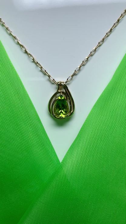 Pear peridot yellow gold fancy necklace