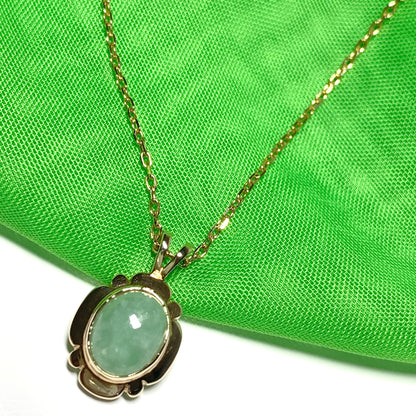 Green oval jade yellow gold necklace