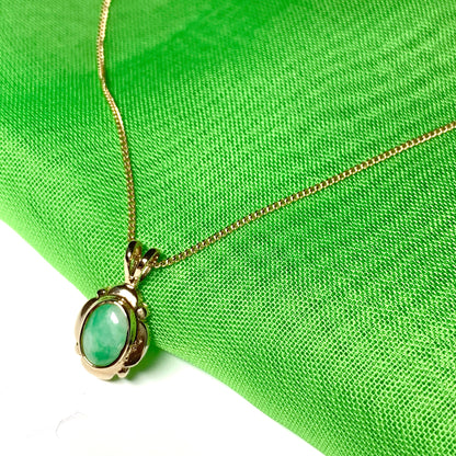 Green small oval jade yellow gold necklace