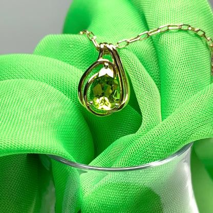 Pear peridot yellow gold fancy necklace