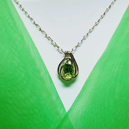 Pear peridot yellow gold fancy necklace