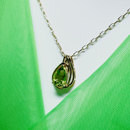 Pear peridot yellow gold fancy necklace