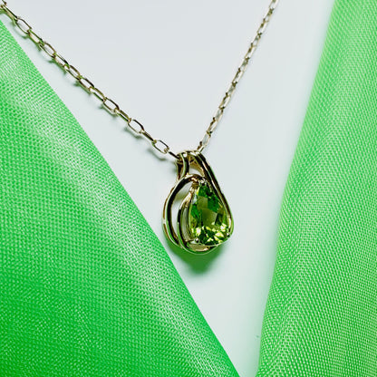 Pear peridot yellow gold fancy necklace