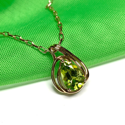 Pear peridot yellow gold fancy necklace