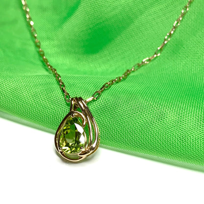 Pear peridot yellow gold fancy necklace