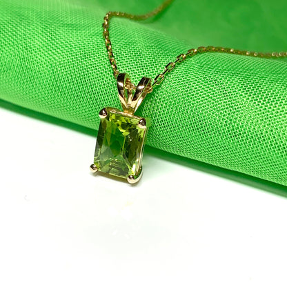 Peridot yellow gold claw set rectangle necklace