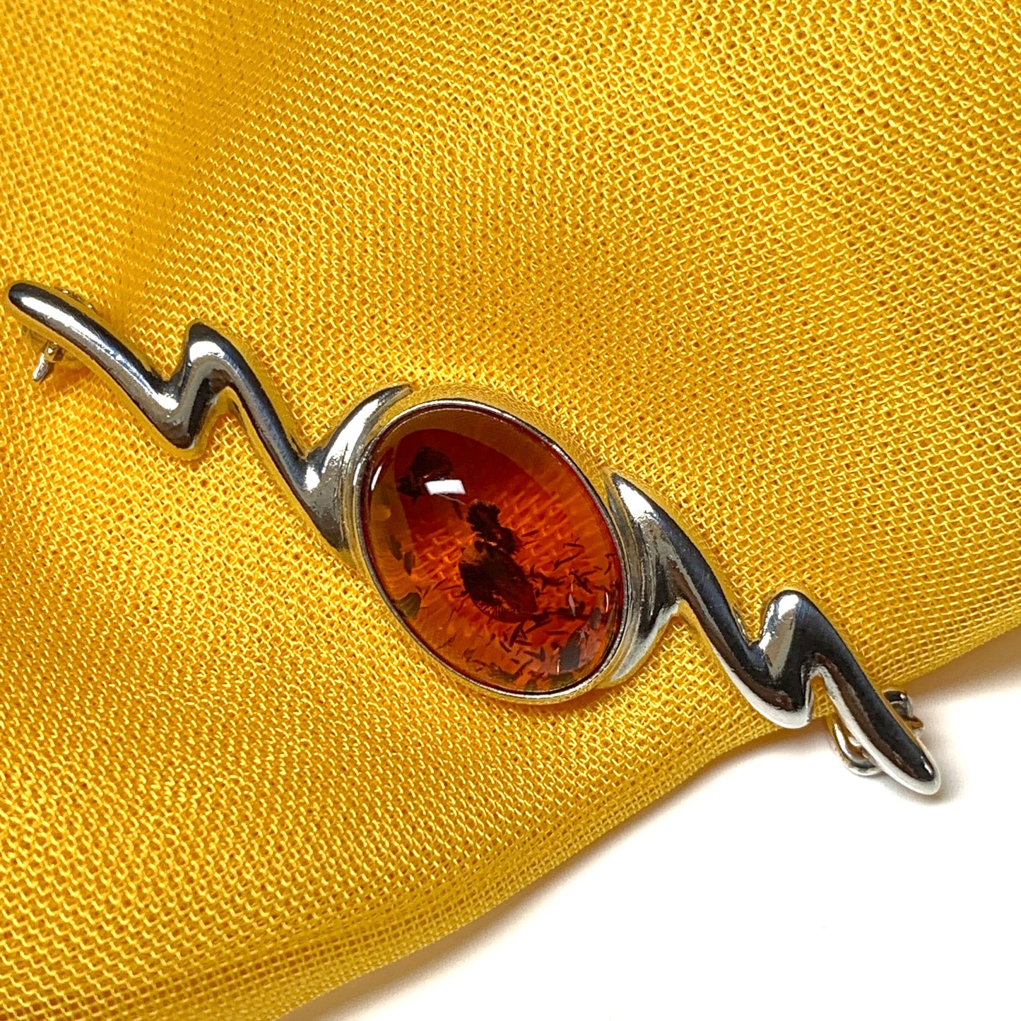 Sterling silver zig zag oval real amber bar brooch