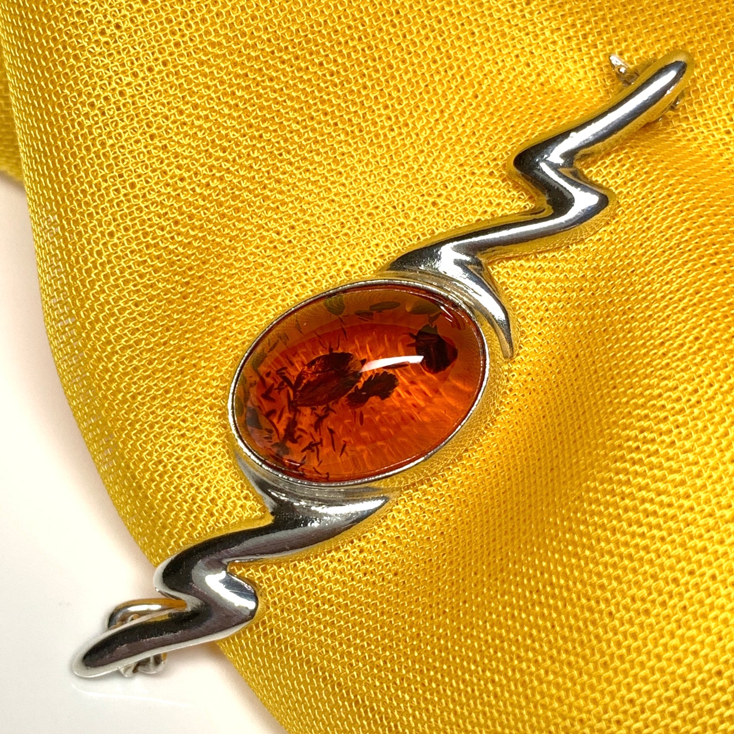 Sterling silver zig zag oval real amber bar brooch