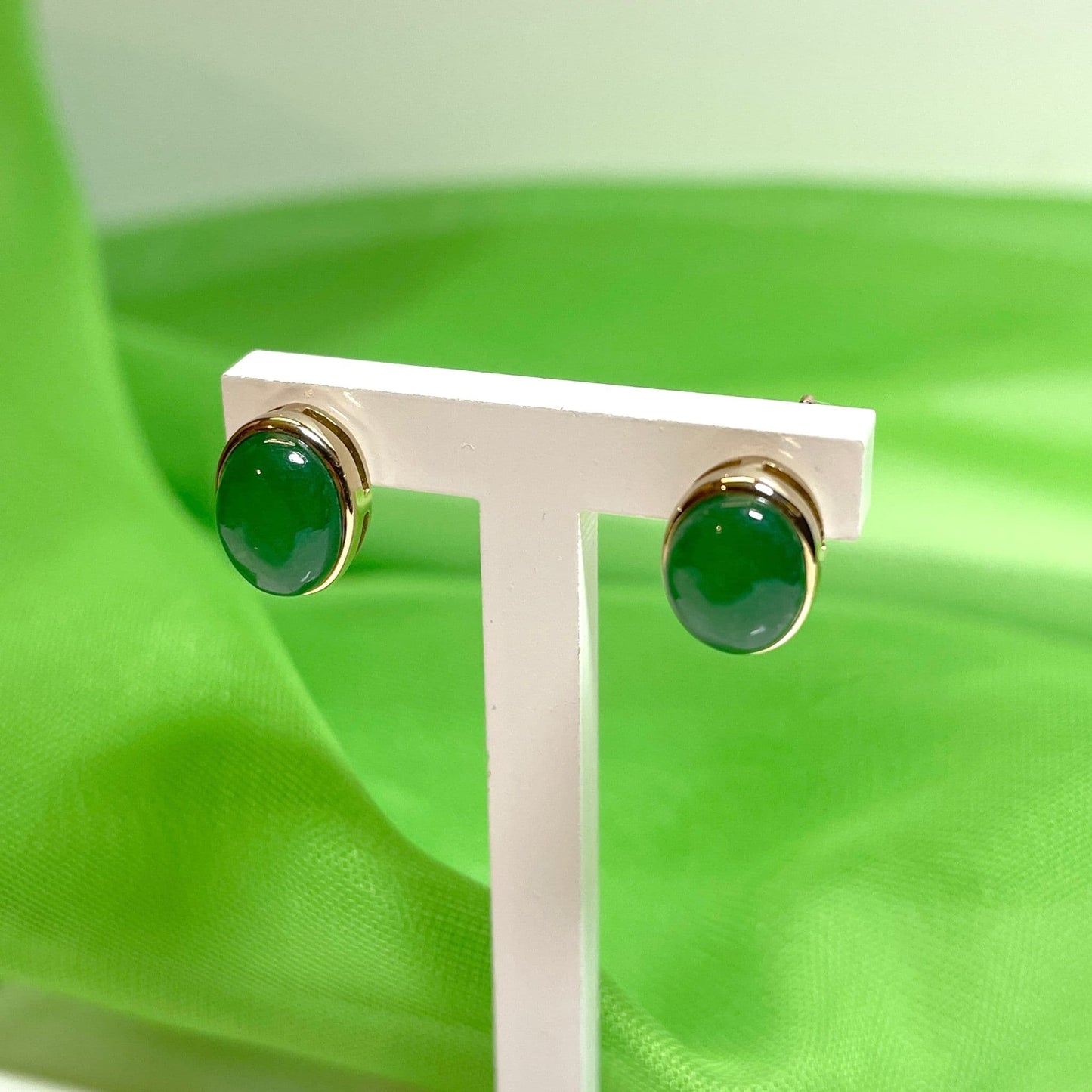Green jade yellow gold oval stud earrings