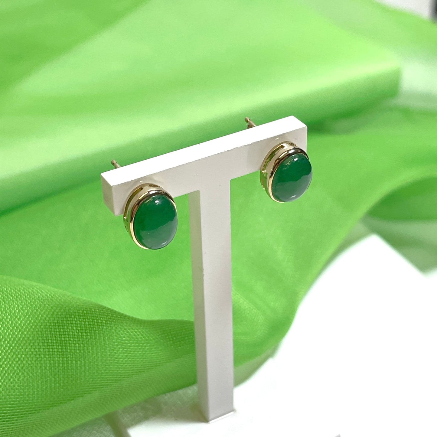 Green jade yellow gold oval stud earrings
