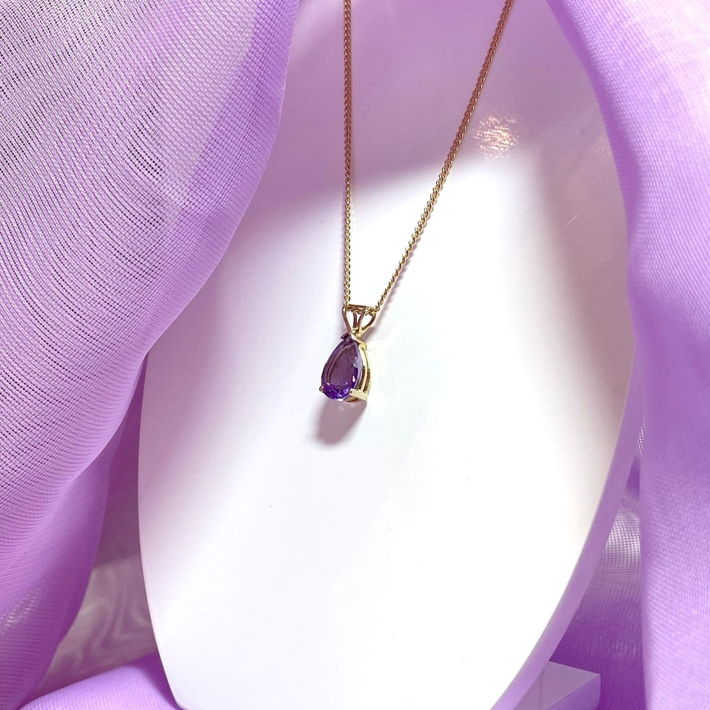 Pear shaped purple amethyst yellow gold necklace