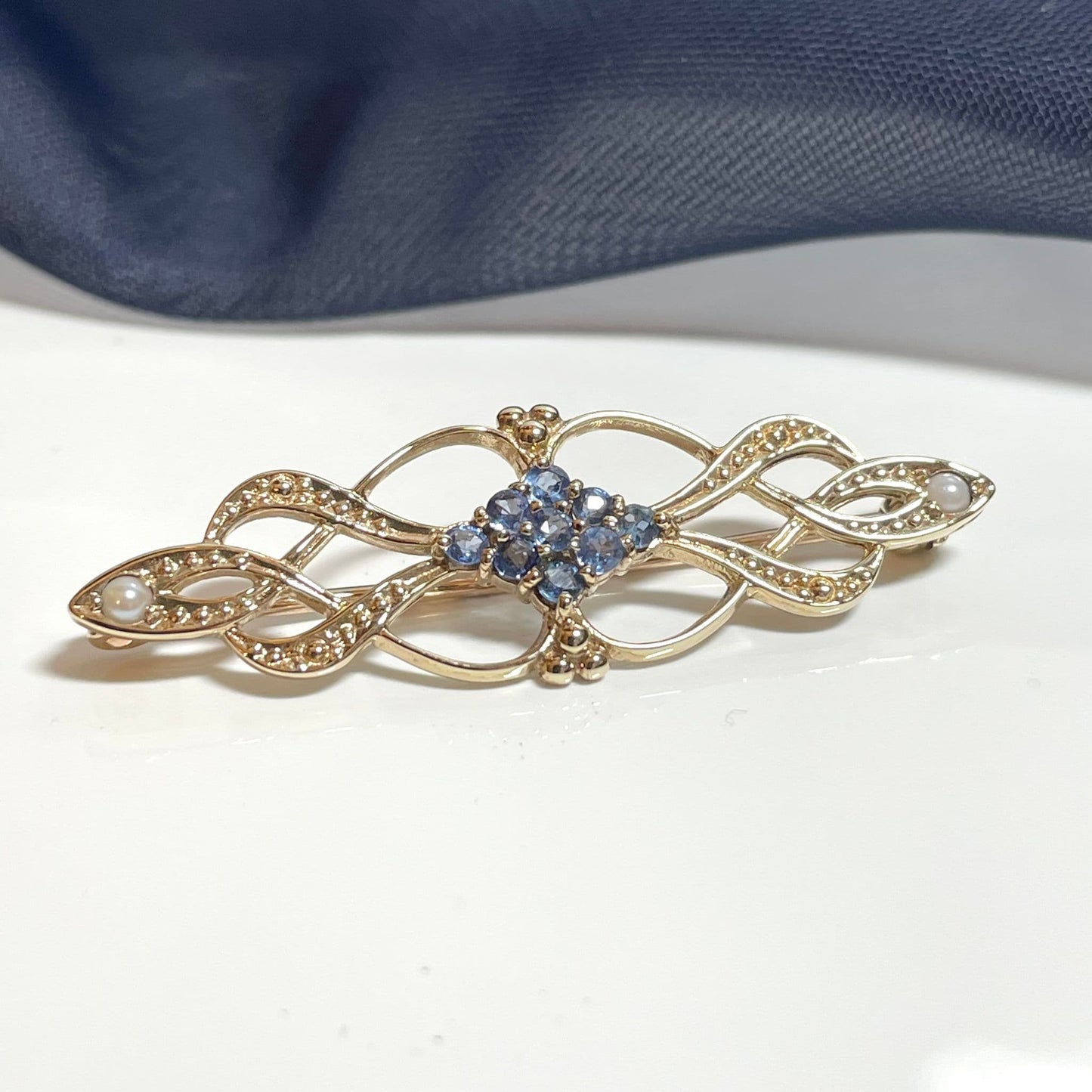 Sapphire and Cultured Pearl Brooch Gold