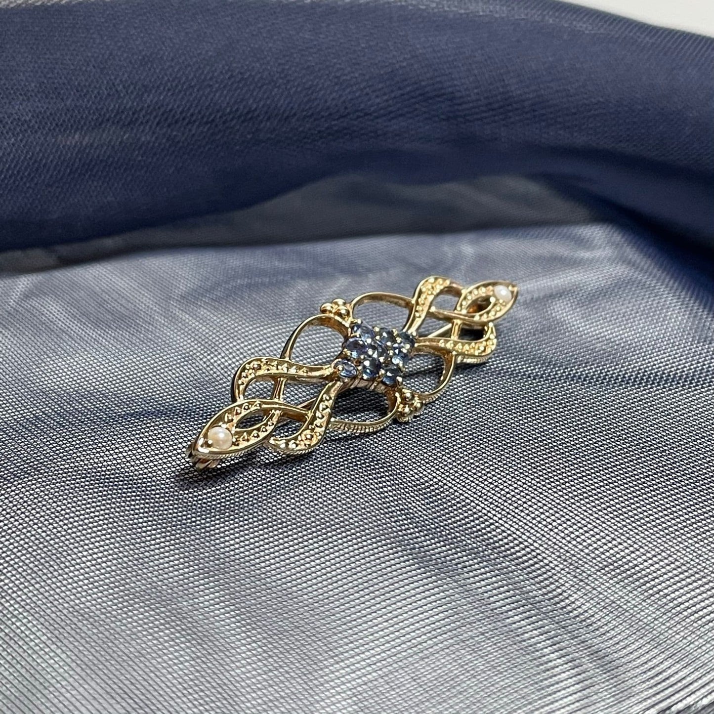 Sapphire and Cultured Pearl Brooch Gold